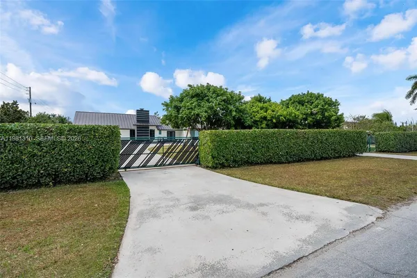 $1,590,000 | 23140 Southwest 187th Avenue, Miami, FL 33170