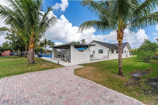 $1,590,000 | 23140 Southwest 187th Avenue, Miami, FL 33170