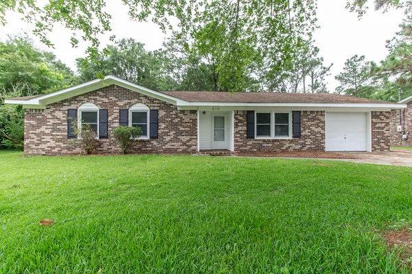 $1,835 | 212 Farmhill Drive, Summerville, SC 29483
