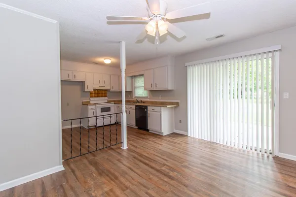 $1,835 | 212 Farmhill Drive, Summerville, SC 29483