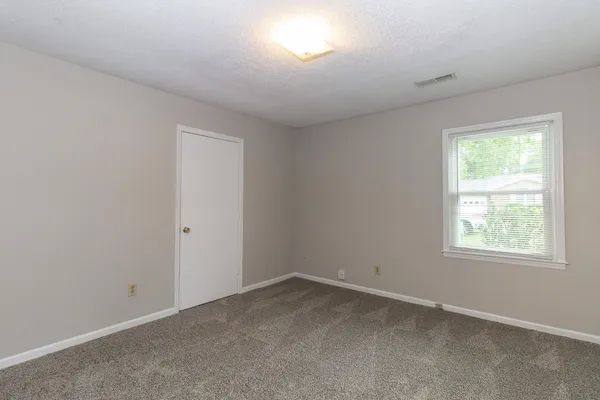 $1,835 | 212 Farmhill Drive, Summerville, SC 29483