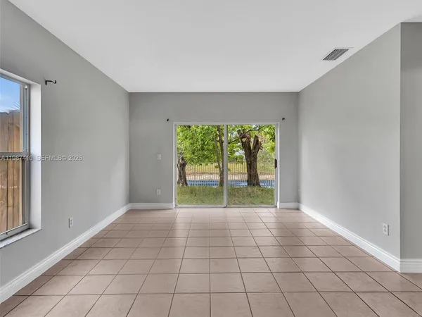 $4,000 | 1498 Southwest 106th Avenue, Unit 1498, Pembroke Pines, FL 33025