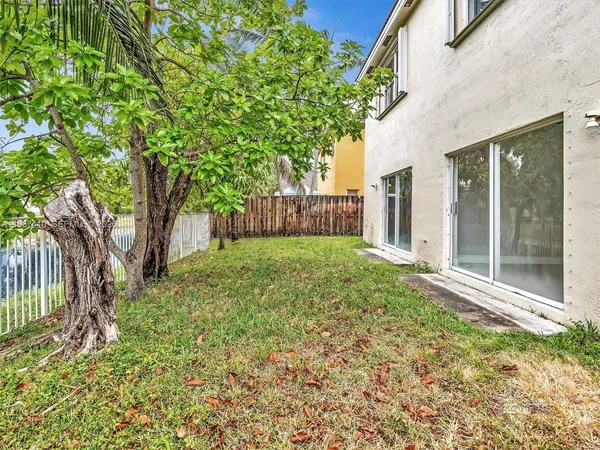 $4,000 | 1498 Southwest 106th Avenue, Unit 1498, Pembroke Pines, FL 33025