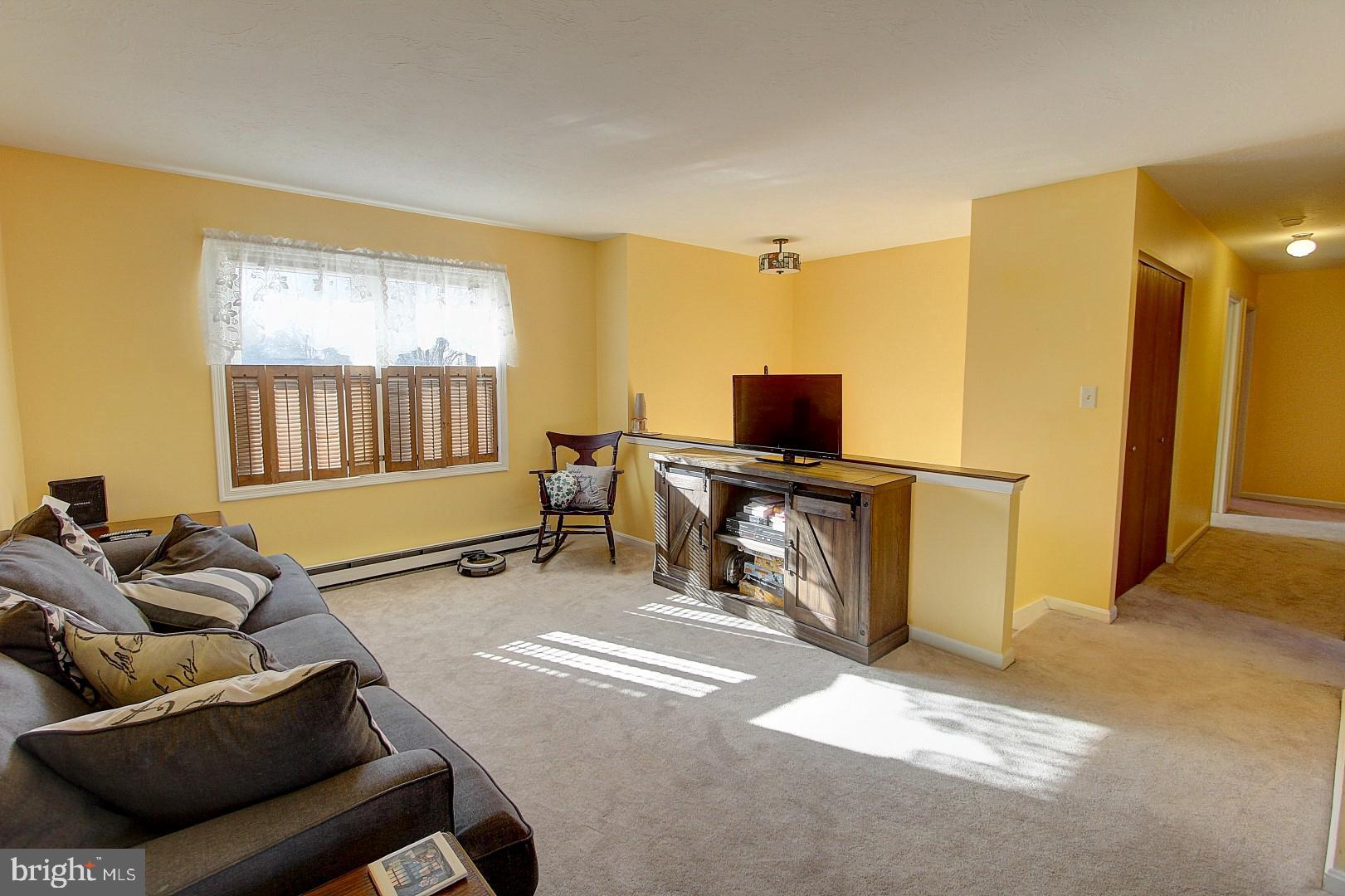 309 Cardinal Road Lititz, PA 17543 - Photo 3 of 20