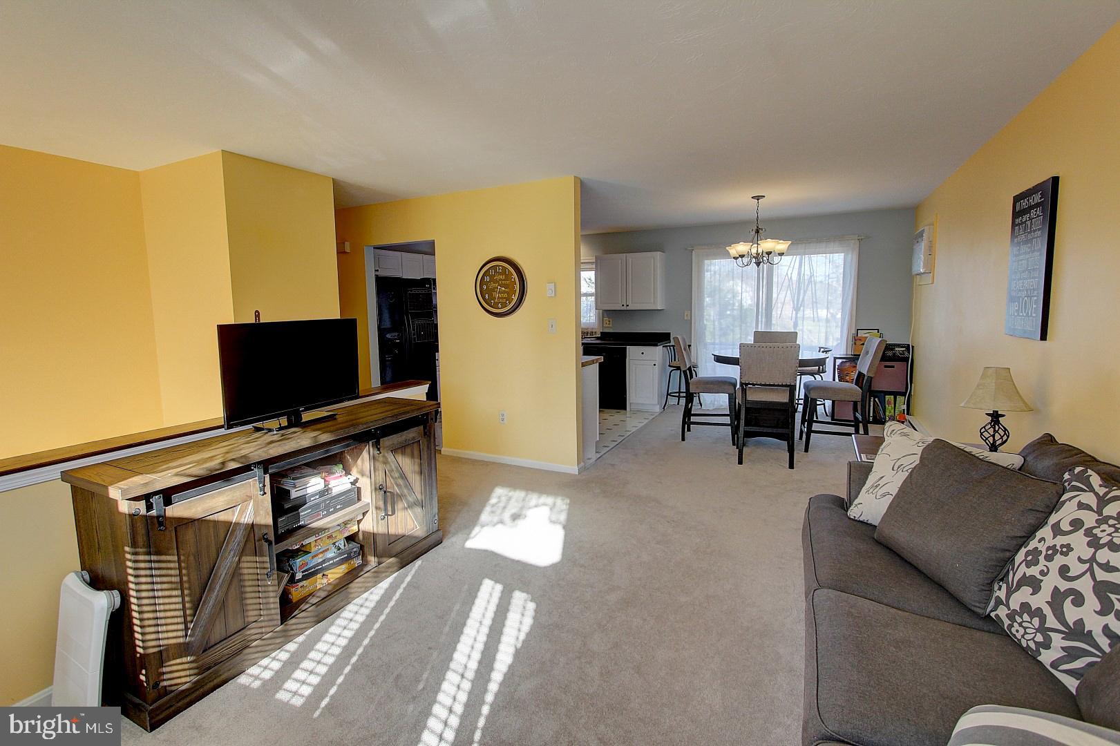 309 Cardinal Road Lititz, PA 17543 - Photo 4 of 20