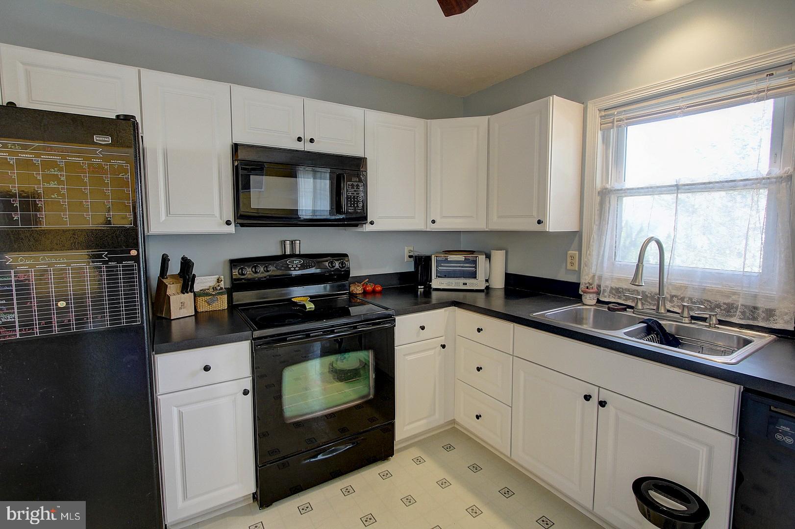 309 Cardinal Road Lititz, PA 17543 - Photo 9 of 20
