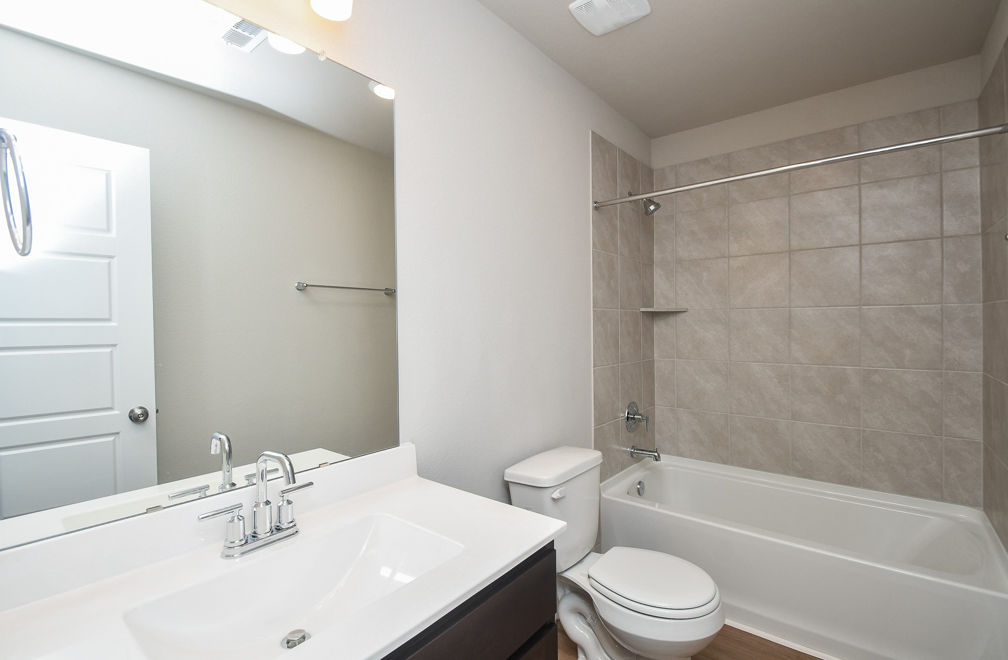 2007 Live Springs Way Rosenberg, TX 77471 - Photo 22 of 25 One of the two secondary bathrooms