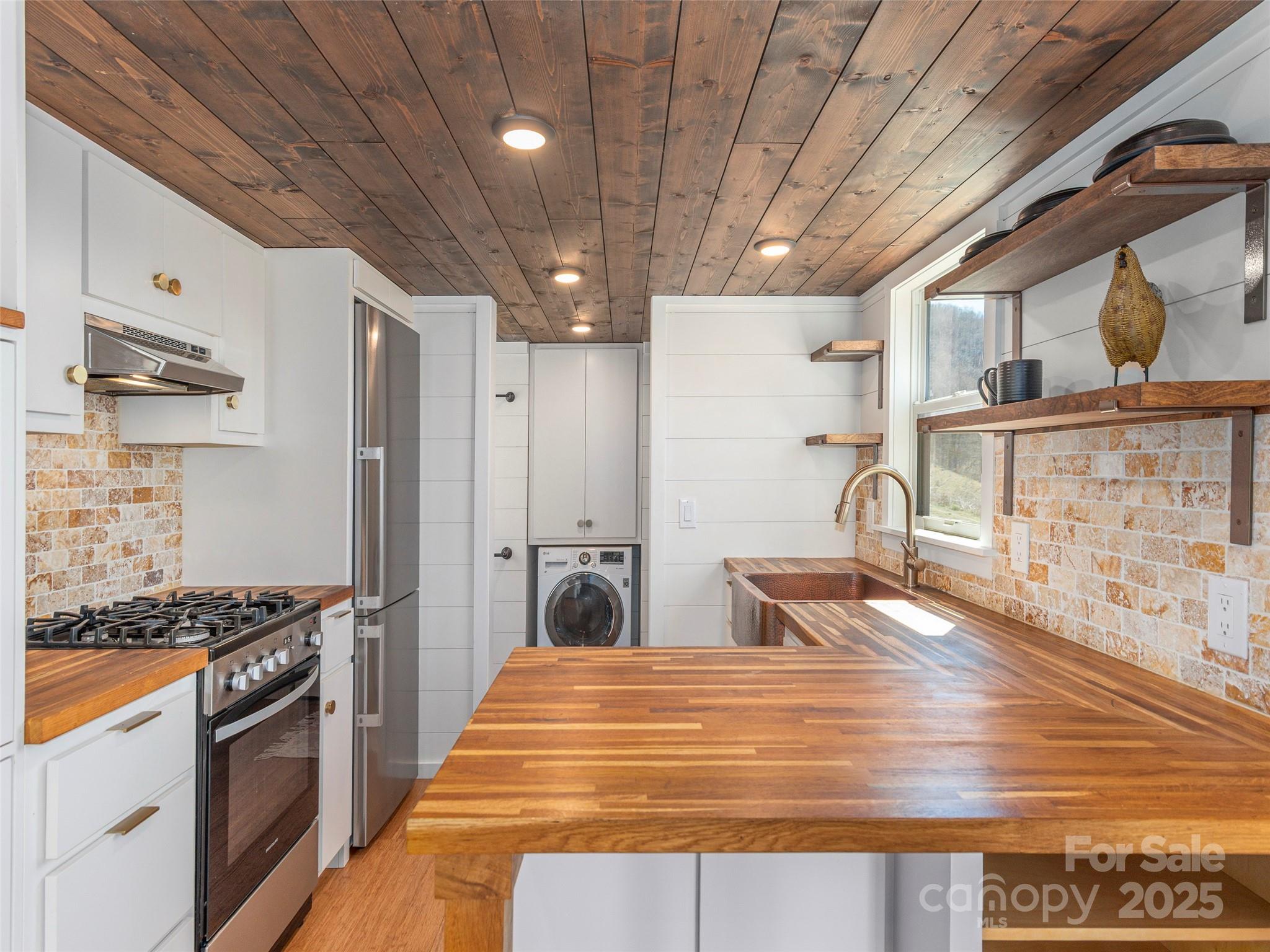323 Morris Road Clyde, NC 28721 - Photo 11 of 43 Gallery Image 11