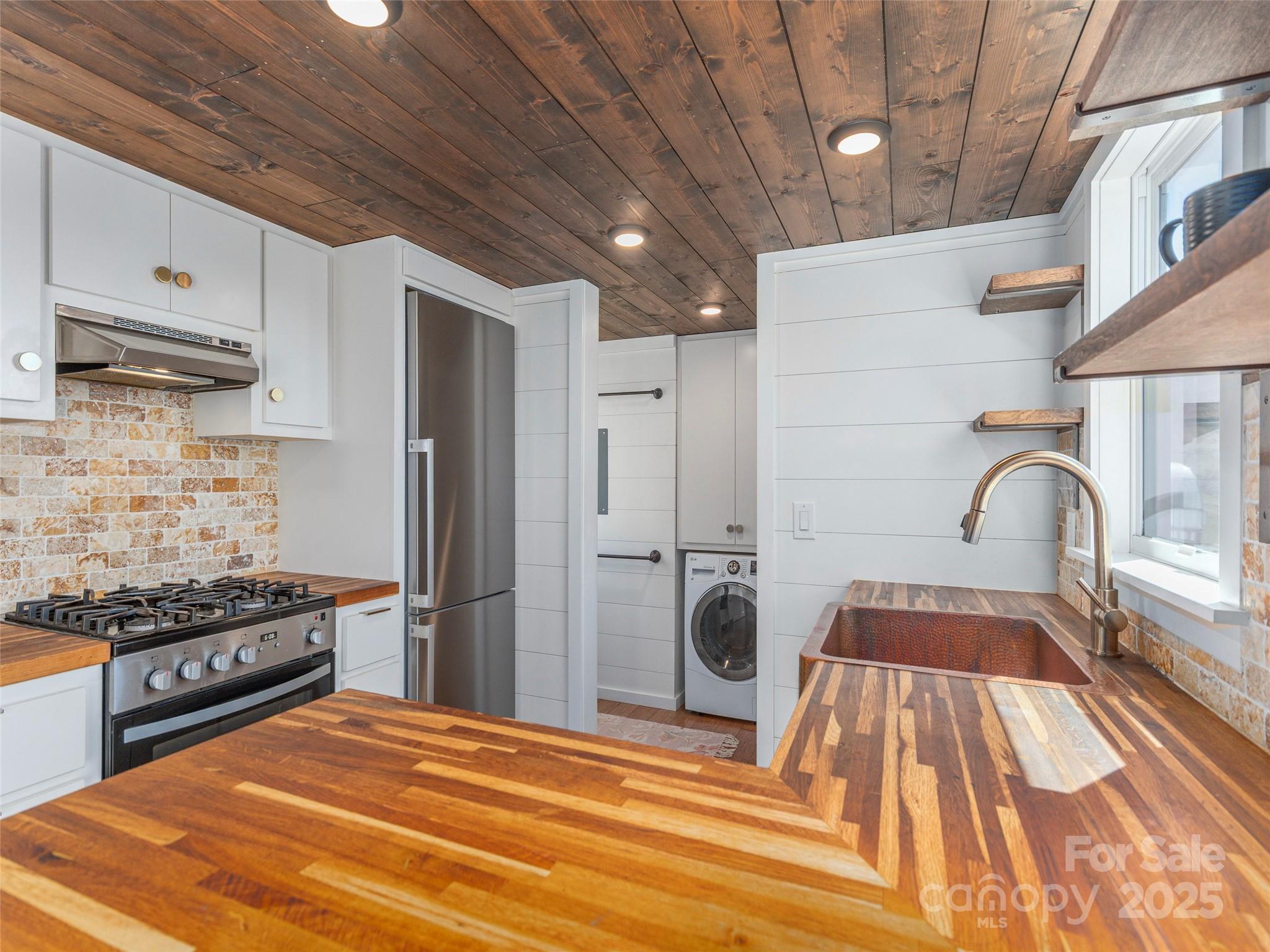 323 Morris Road Clyde, NC 28721 - Photo 12 of 43 Gallery Image 12