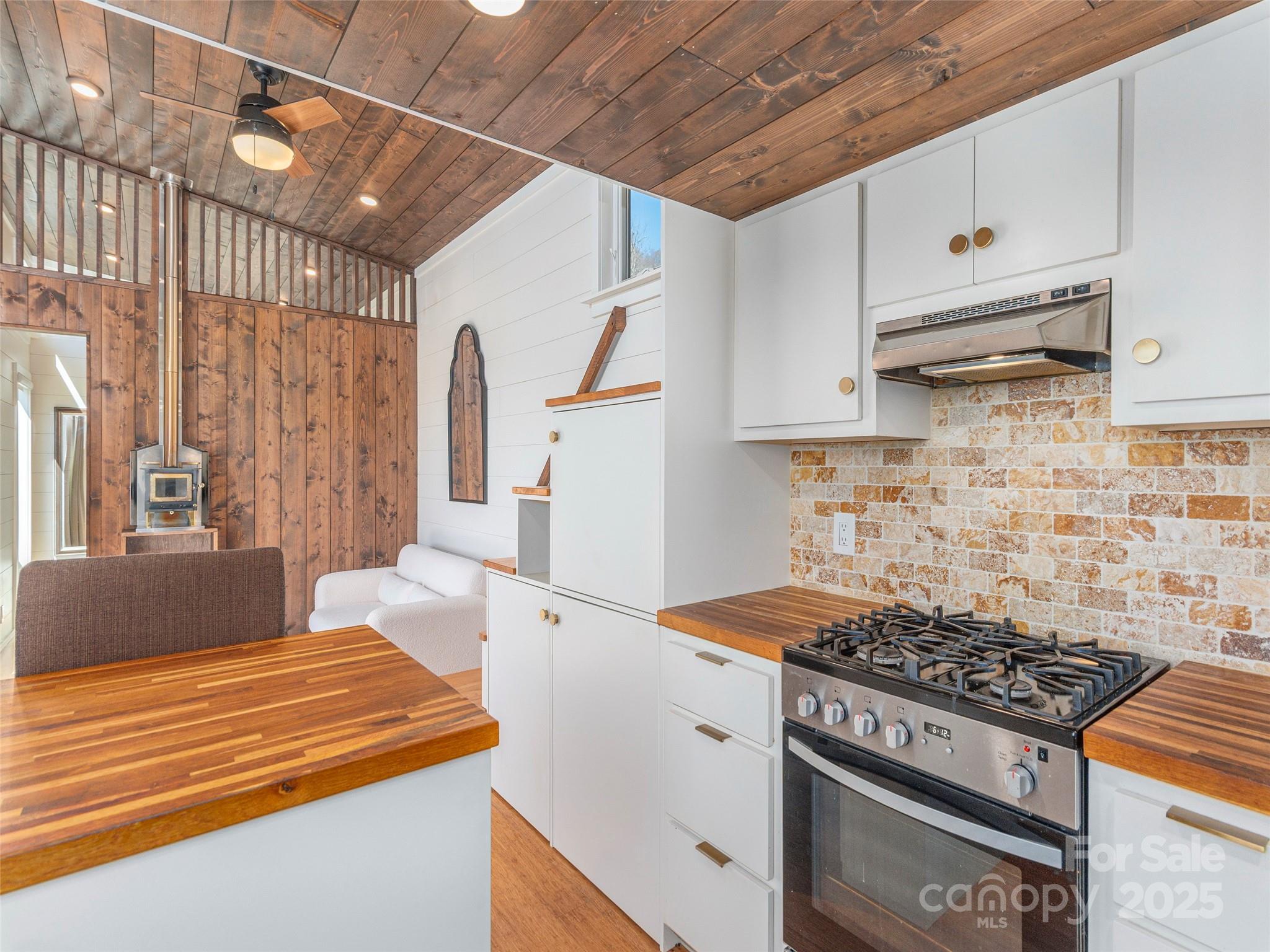 323 Morris Road Clyde, NC 28721 - Photo 14 of 43 Gallery Image 14