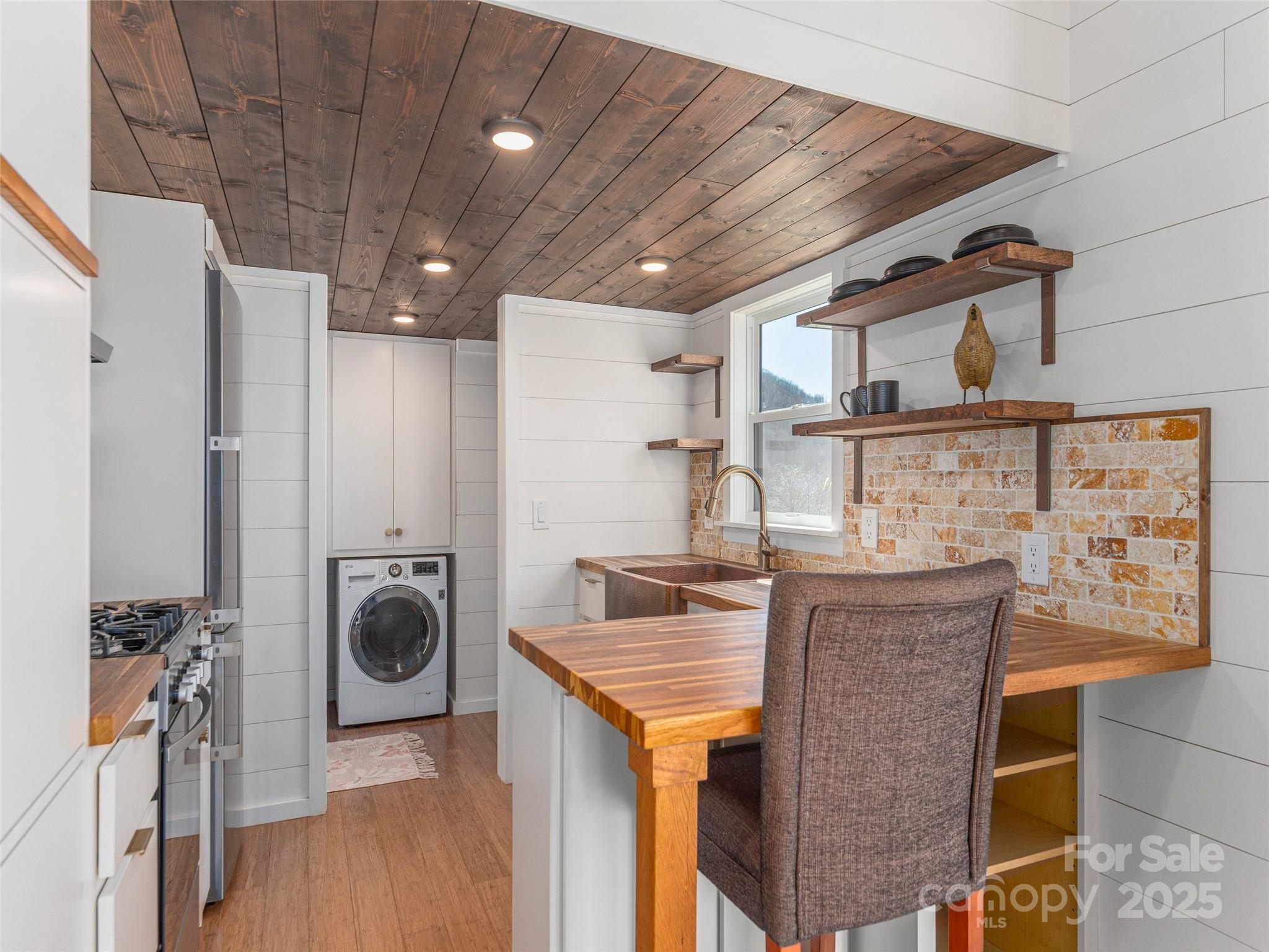 323 Morris Road Clyde, NC 28721 - Photo 10 of 43 Gallery Image 10
