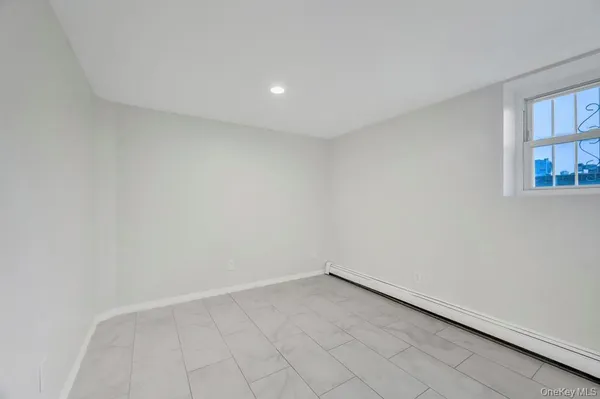 $2,900 | 94-02 23rd Avenue | East Elmhurst