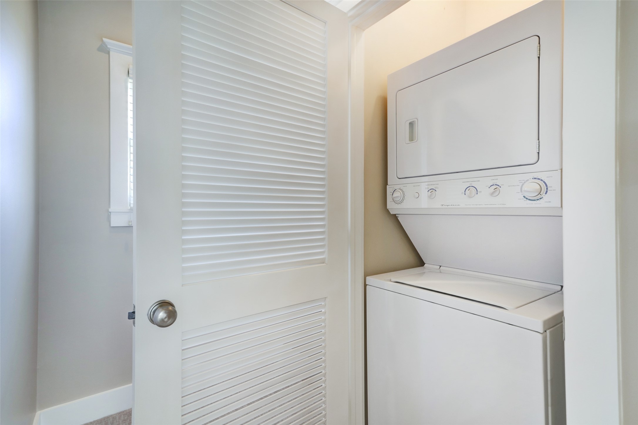1047 West 16th Street Houston, TX 77008 - Photo 25 of 36 a utility room with dryer and washer