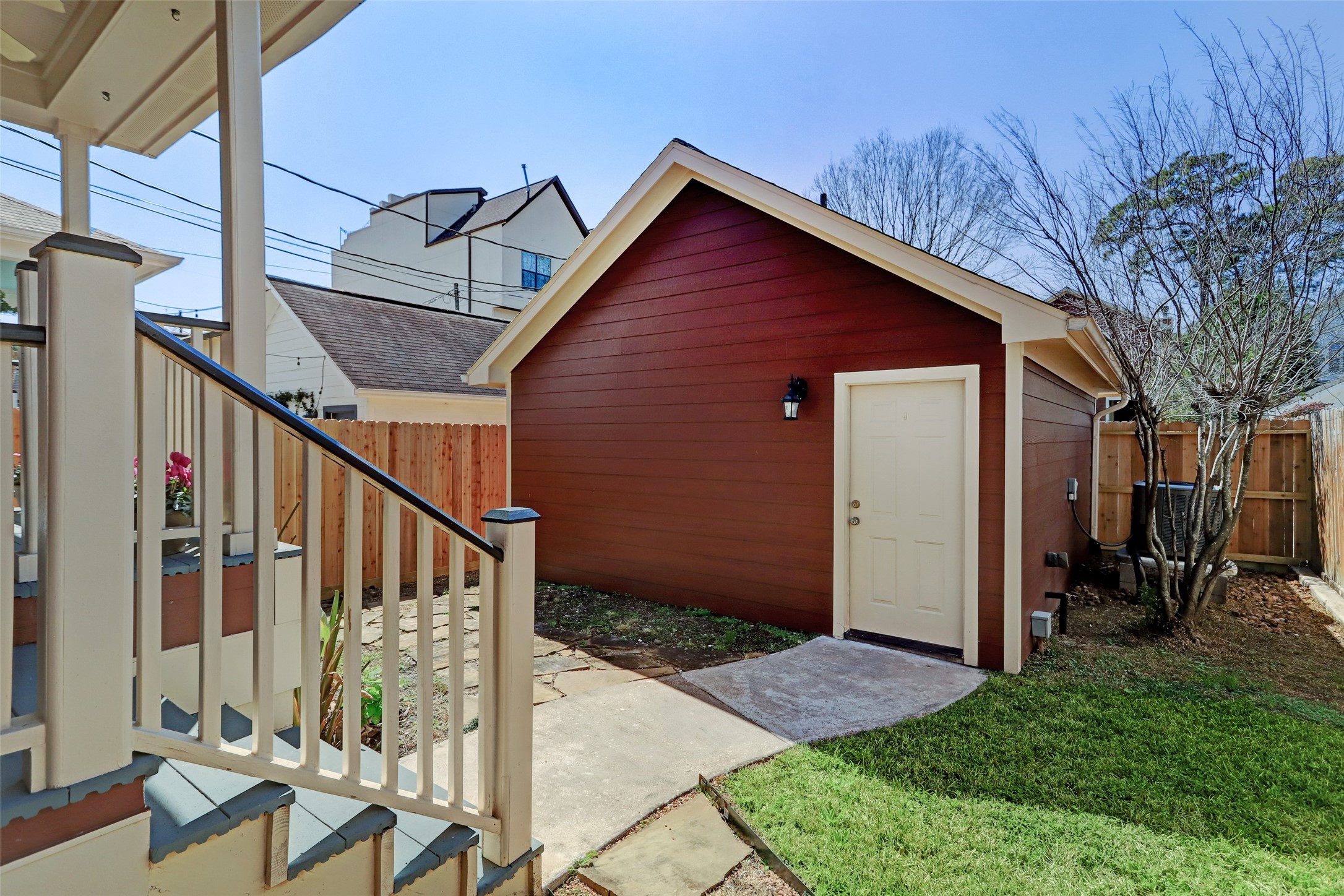 1047 West 16th Street Houston, TX 77008 - Photo 28 of 36 a view of house with backyard and trees