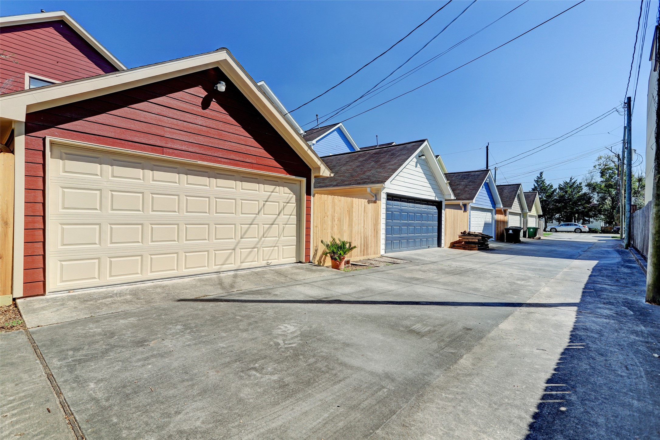 1047 West 16th Street Houston, TX 77008 - Photo 31 of 36 a view of house with garage
