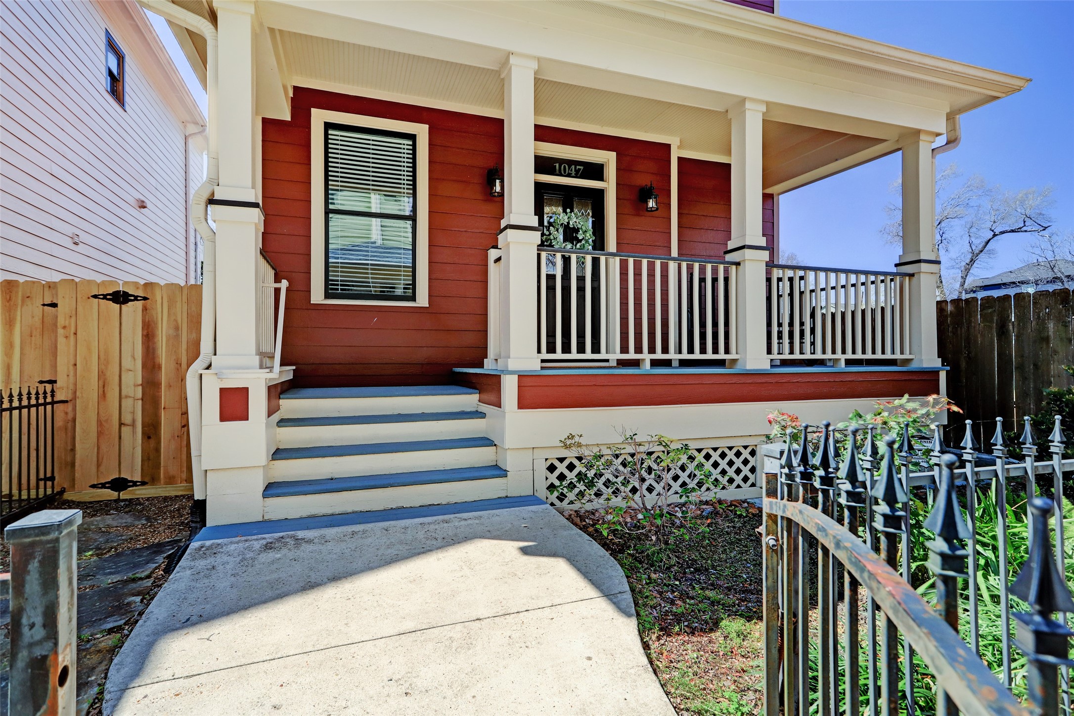 1047 West 16th Street Houston, TX 77008 - Photo 32 of 36 a view of a house with a deck