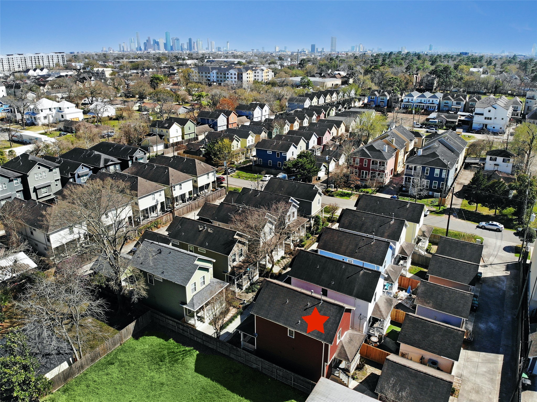 1047 West 16th Street Houston, TX 77008 - Photo 5 of 36 an aerial view of multiple house