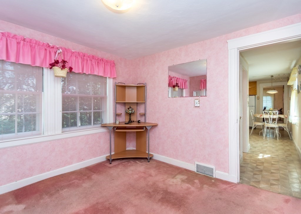 1393 Trapelo Road Waltham, MA 02451 - Photo 18 of 37