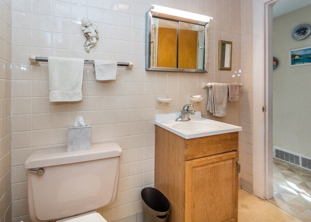 1393 Trapelo Road Waltham, MA 02451 - Photo 24 of 37