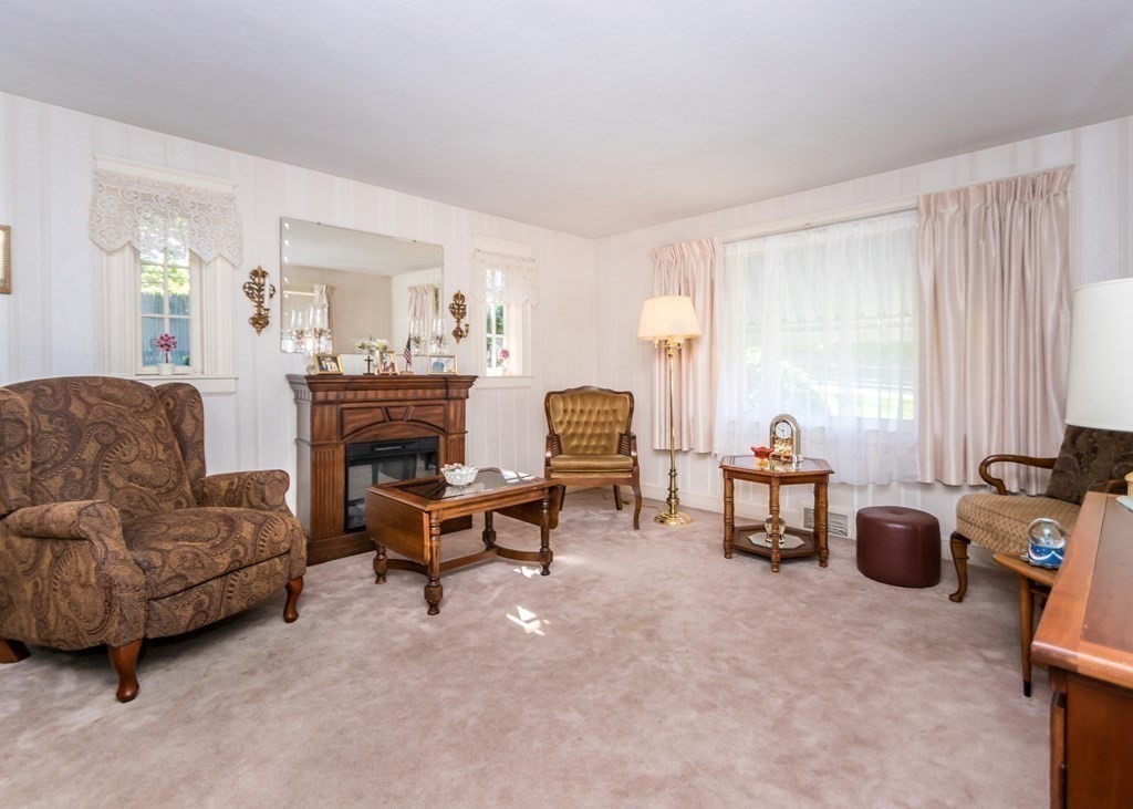 1393 Trapelo Road Waltham, MA 02451 - Photo 7 of 37