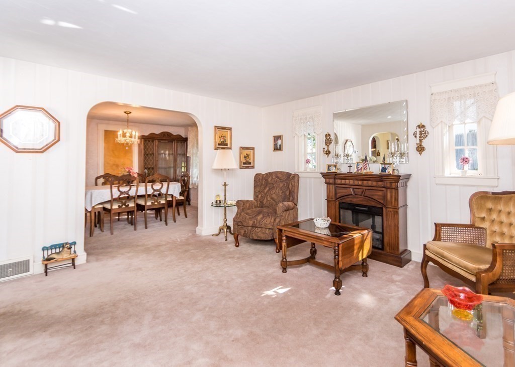 1393 Trapelo Road Waltham, MA 02451 - Photo 8 of 37