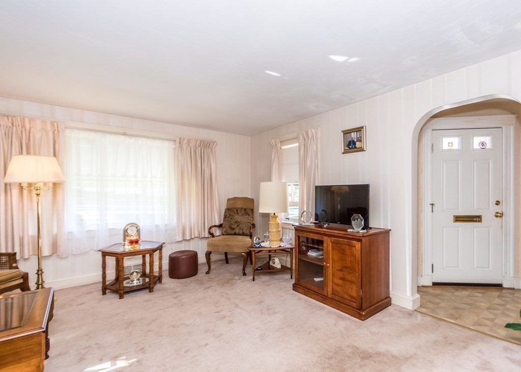 1393 Trapelo Road Waltham, MA 02451 - Photo 9 of 37