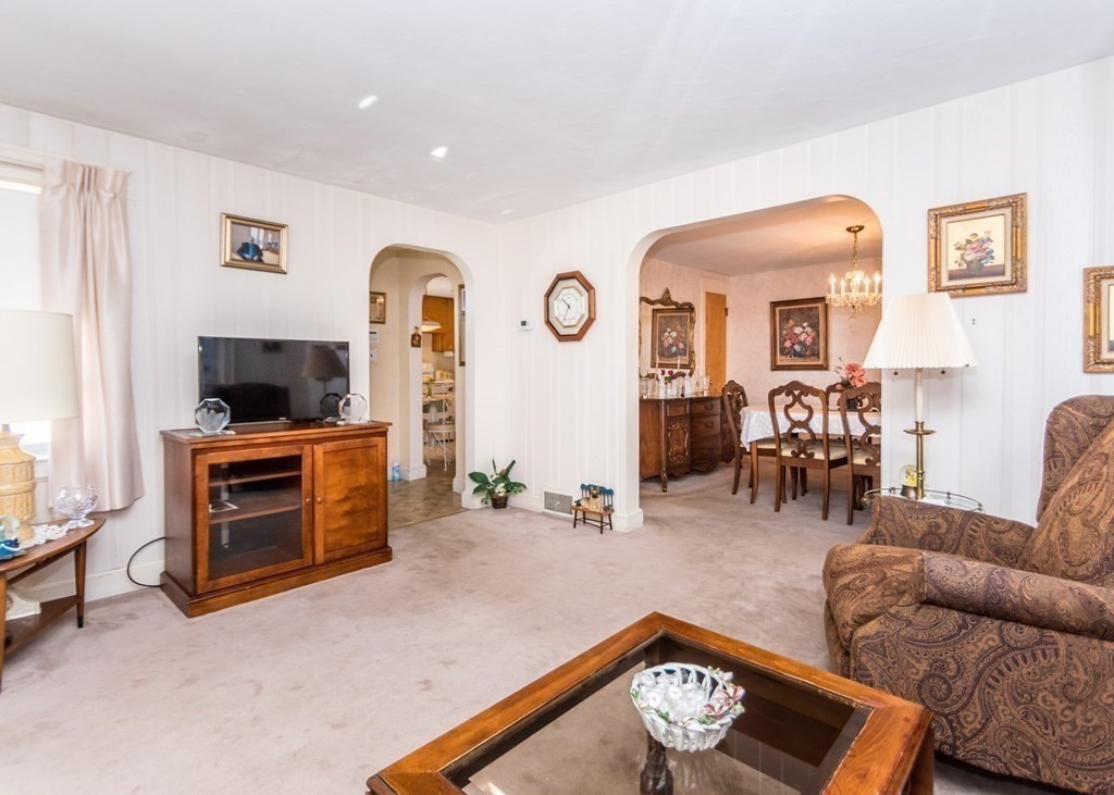 1393 Trapelo Road Waltham, MA 02451 - Photo 10 of 37