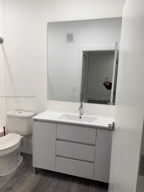 17820 Northwest 73rd Avenue, Unit 1011 Hialeah, FL 33015 - Photo 4 of 22 a bathroom with a toilet sink and mirror
