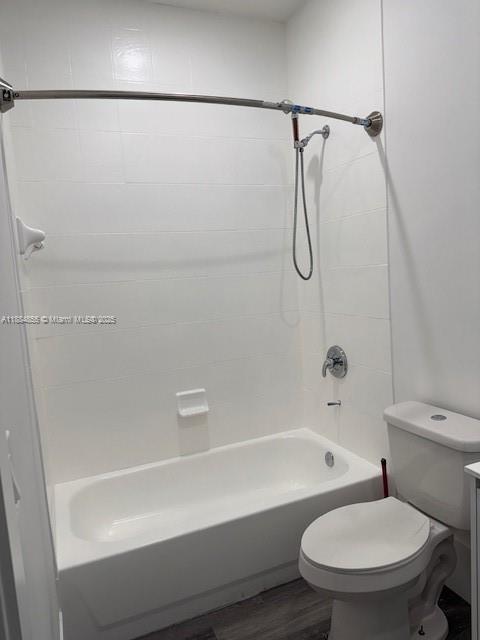 17820 Northwest 73rd Avenue, Unit 1011 Hialeah, FL 33015 - Photo 5 of 22 a bathroom with a toilet and a bath tub