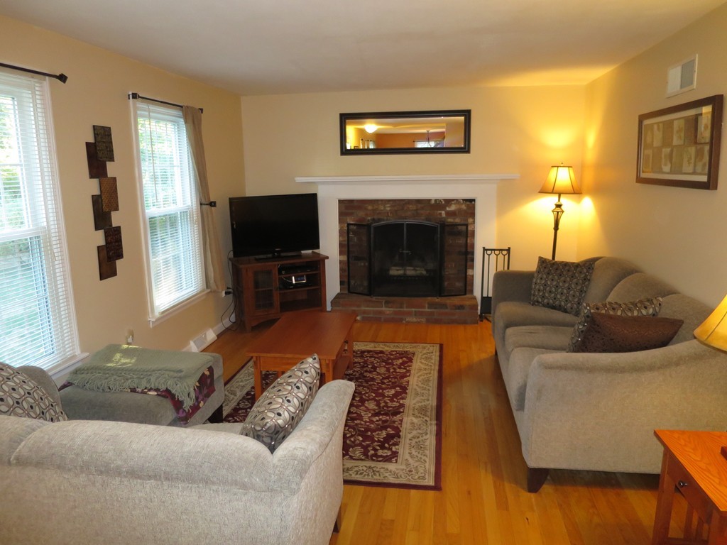 1091 Shaker Road Westfield, MA 01085 - Photo 3 of 30 Gallery Image 3