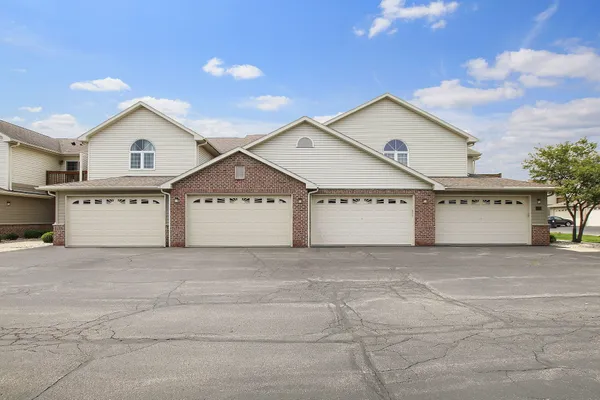 $319,900 | 6300 44th Street, Unit 128, Somers, WI 53144