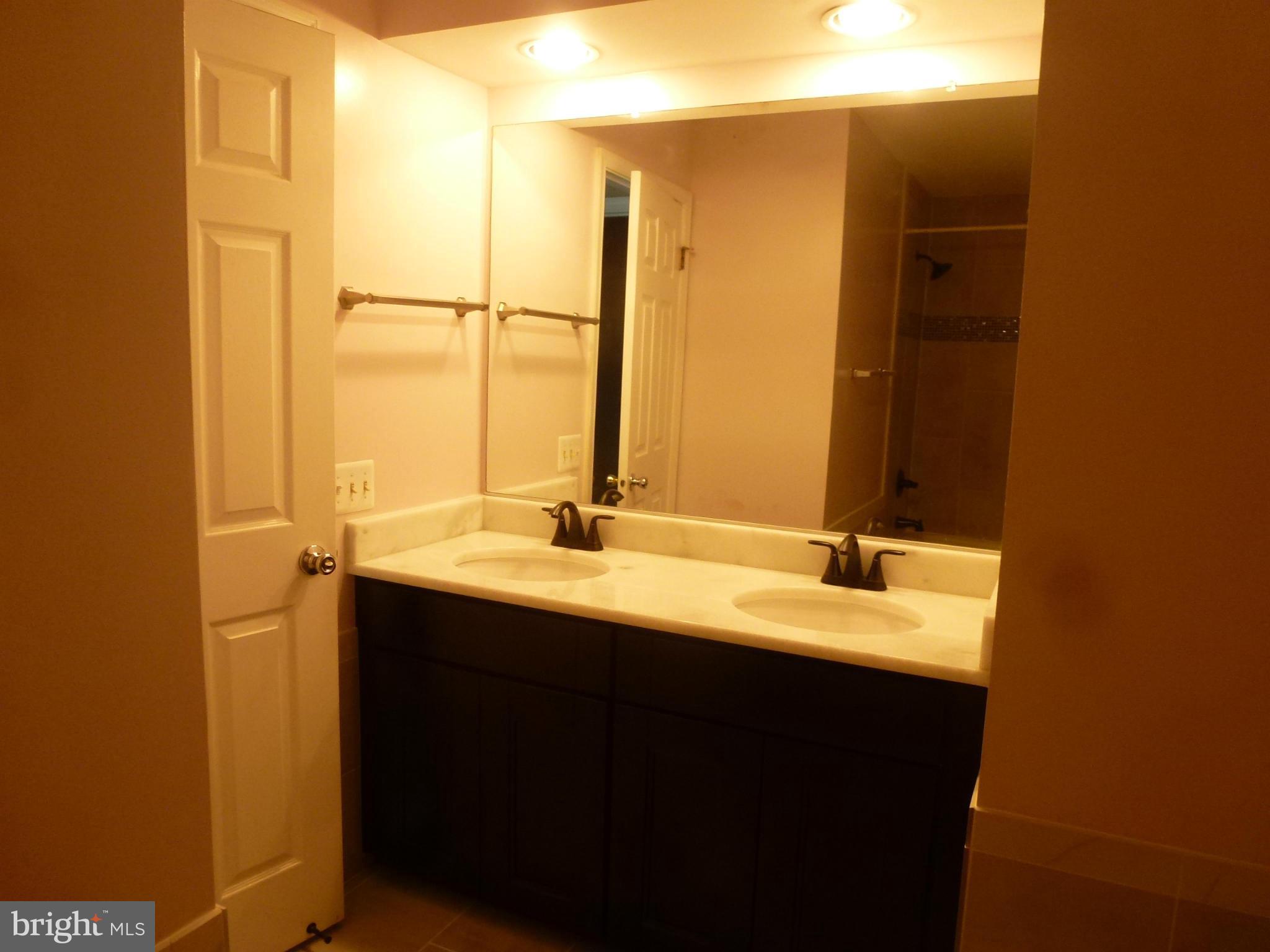 13916 Riding Loop Drive North Potomac, MD 20878 - Photo 19 of 30 Bath (Master)
