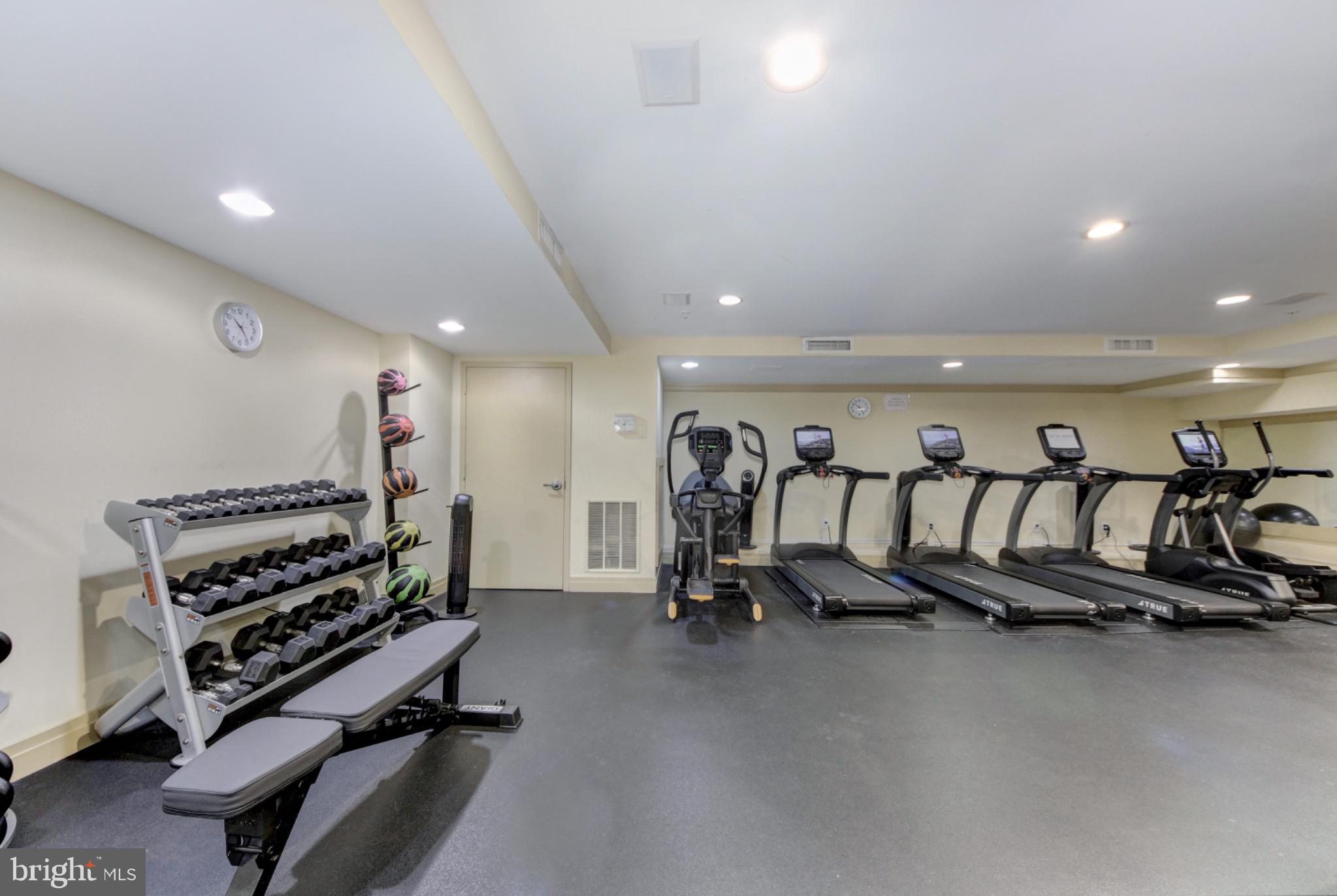 915 E Street Northwest, Unit 505 Washington, DC 20004 - Photo 25 of 35 Modern fitness space with sleek equipment.