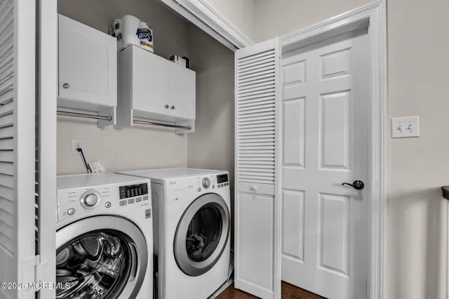 a view of entryway with washer and dryer