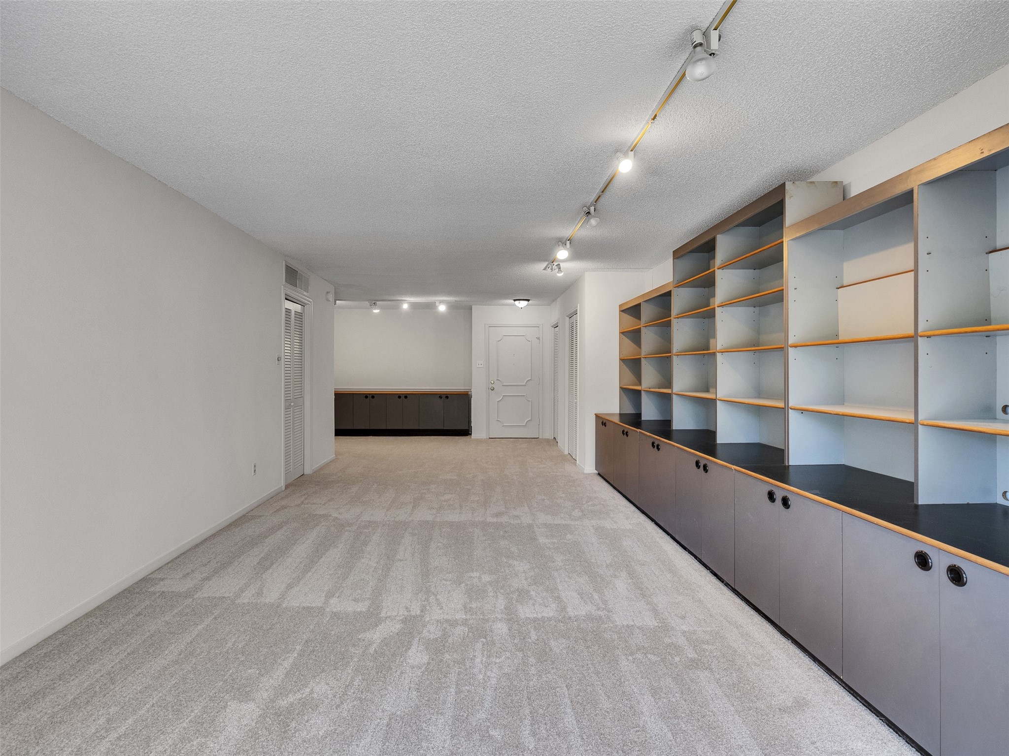 5050 Ambassador Way, Unit 218 Houston, TX 77056 - Photo 5 of 15 Plenty of built-in storage cabinets and shelves.