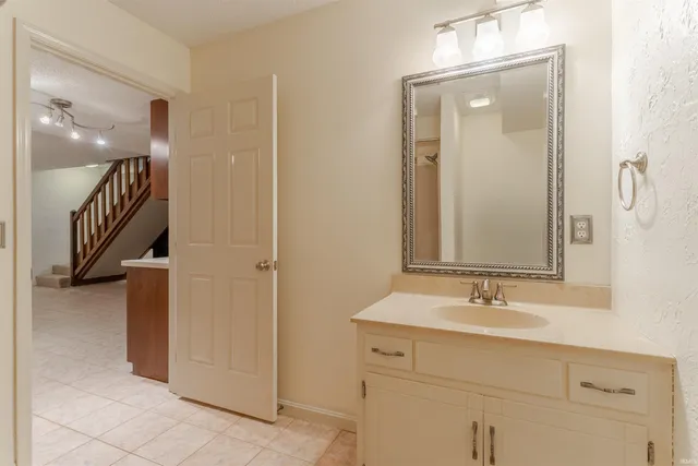 $220,000 | 1709 Village Lane, Evansville, IN 47725