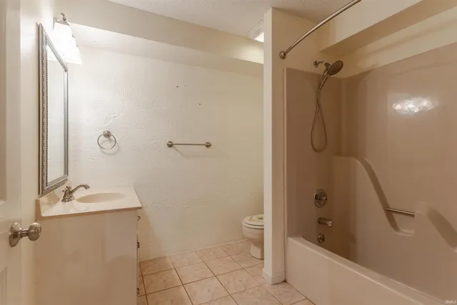 $220,000 | 1709 Village Lane, Evansville, IN 47725