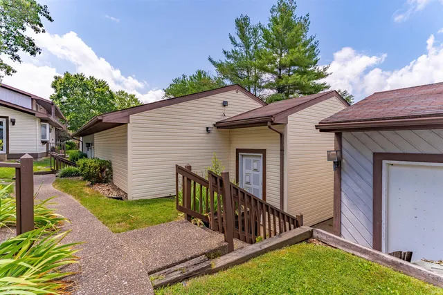 $220,000 | 1709 Village Lane, Evansville, IN 47725