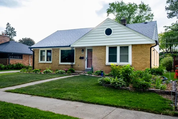$349,900 | 10536 West Grantosa Drive, Wauwatosa, WI 53222