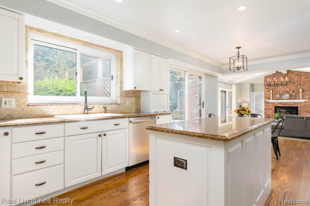 1784 Snowden Circle Rochester Hills, MI 48306 - Photo 10 of 49