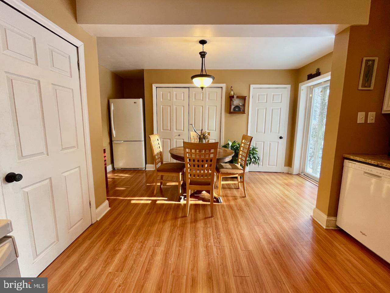 11 Harmil Road Broomall, PA 19008 - Photo 8 of 28 Kitchen eating area