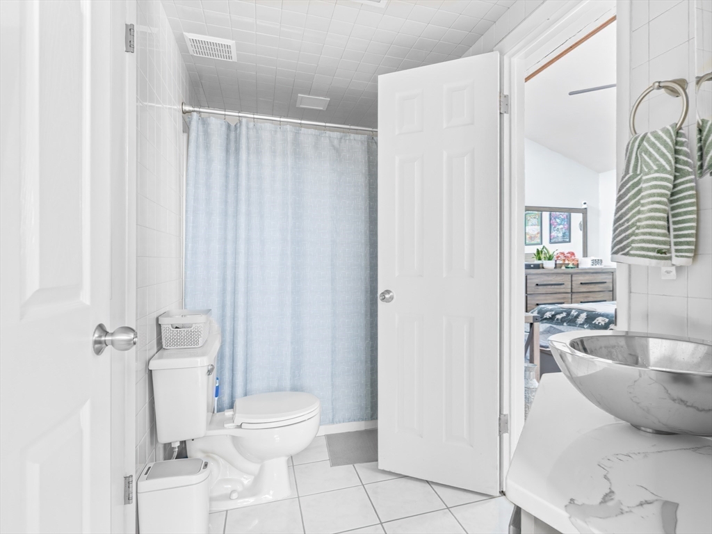 1082 Hancock Street Fall River, MA 02721 - Photo 15 of 42