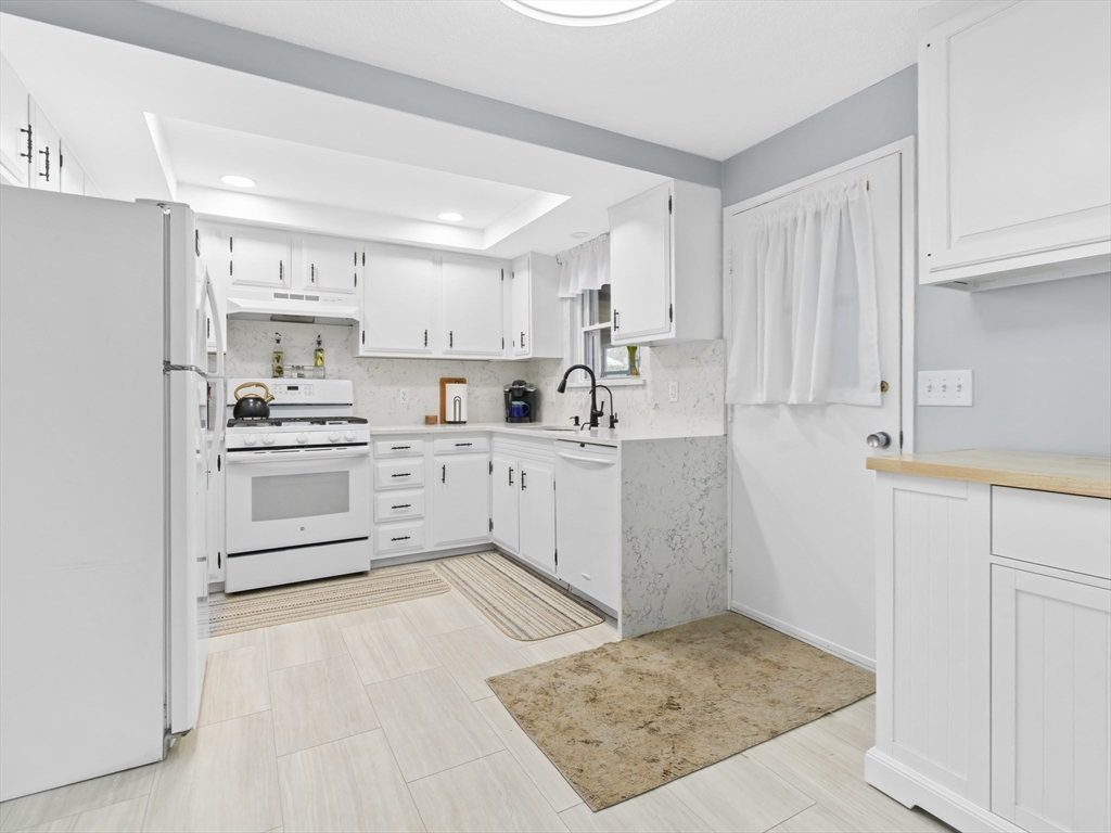 1082 Hancock Street Fall River, MA 02721 - Photo 19 of 42