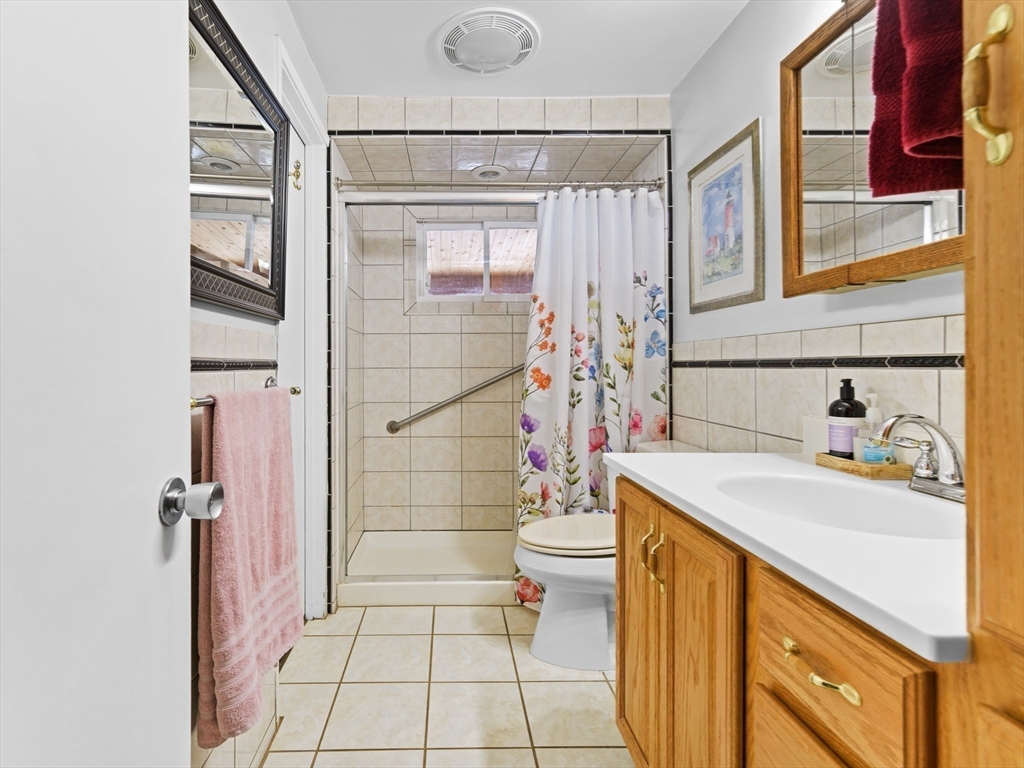 1082 Hancock Street Fall River, MA 02721 - Photo 25 of 42