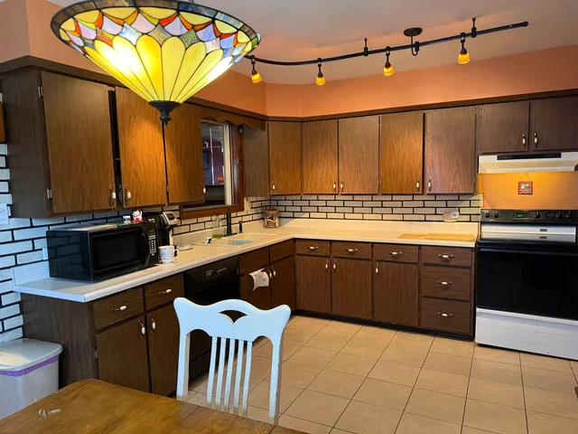 $189,900 | 121 South Ellis Avenue, Peshtigo, WI 54157