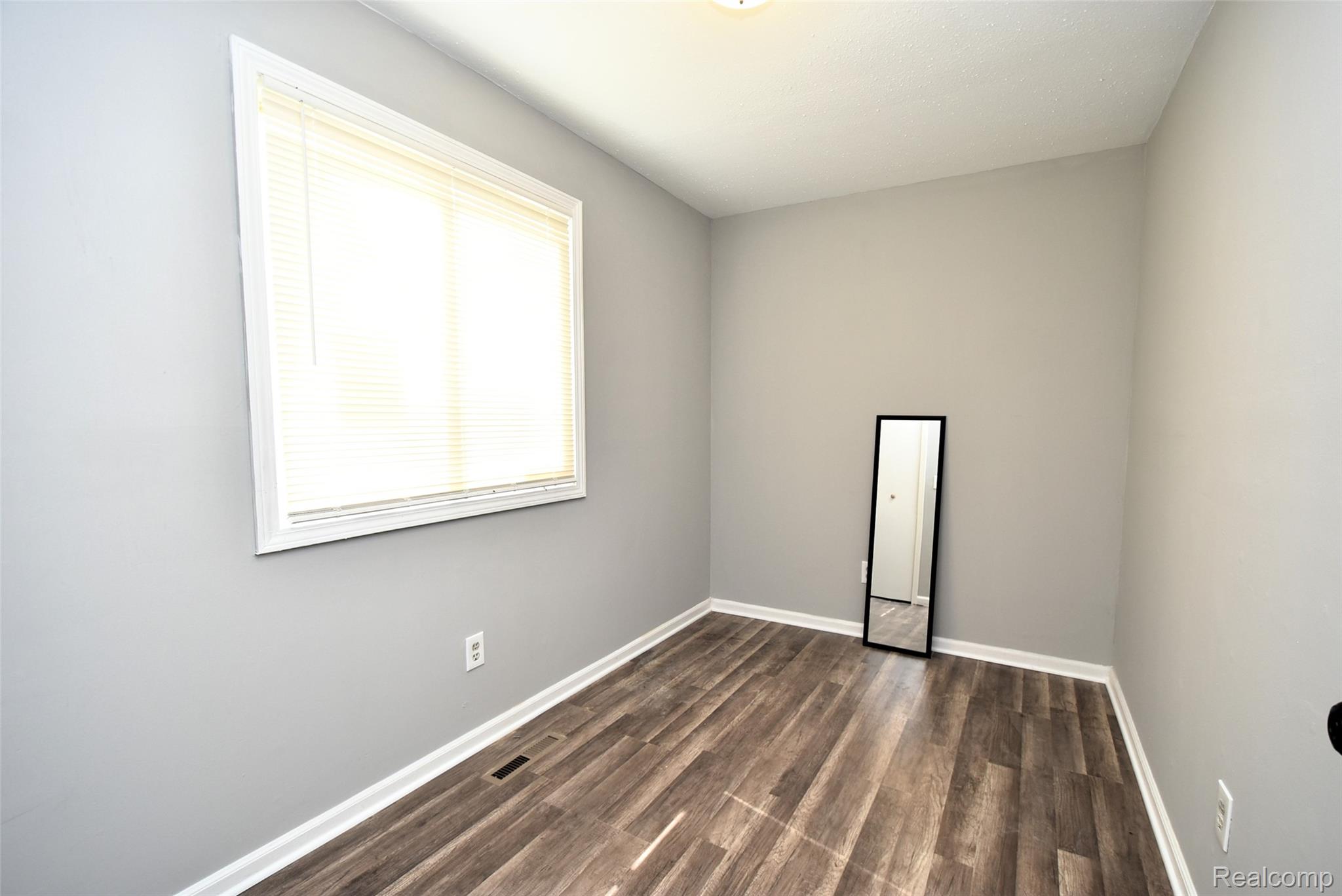 580 Sherman Road Saginaw, MI 48604 - Photo 10 of 24 DSC_9950.JPG