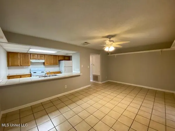 $1,200 | 15251 Parkwood Drive North, Unit A, Gulfport, MS 39503