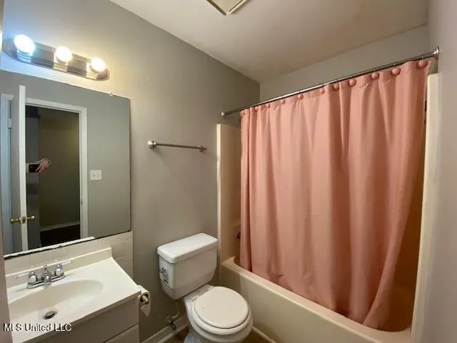 $1,250 | 15251 Parkwood Drive North, Unit A, Gulfport, MS 39503