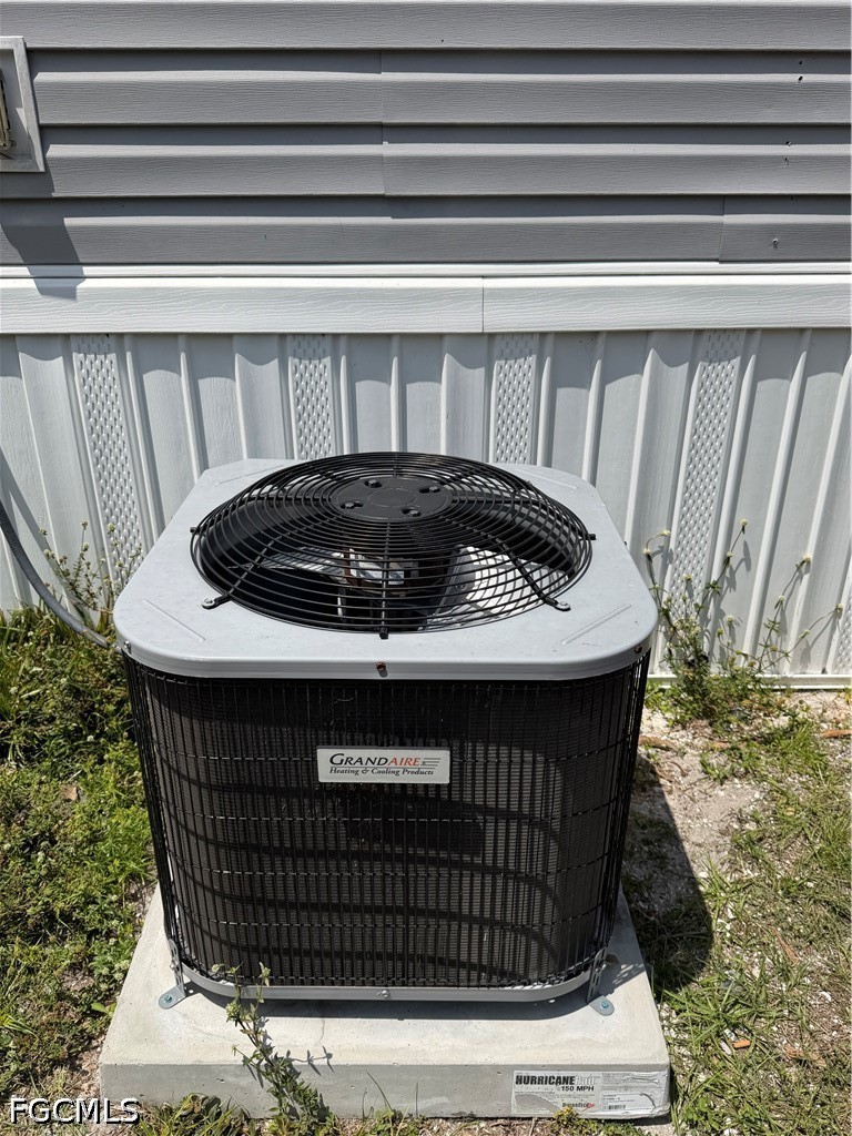 631 Stanton Street Clewiston, FL 33440 - Photo 23 of 24 a close view of a fireplace