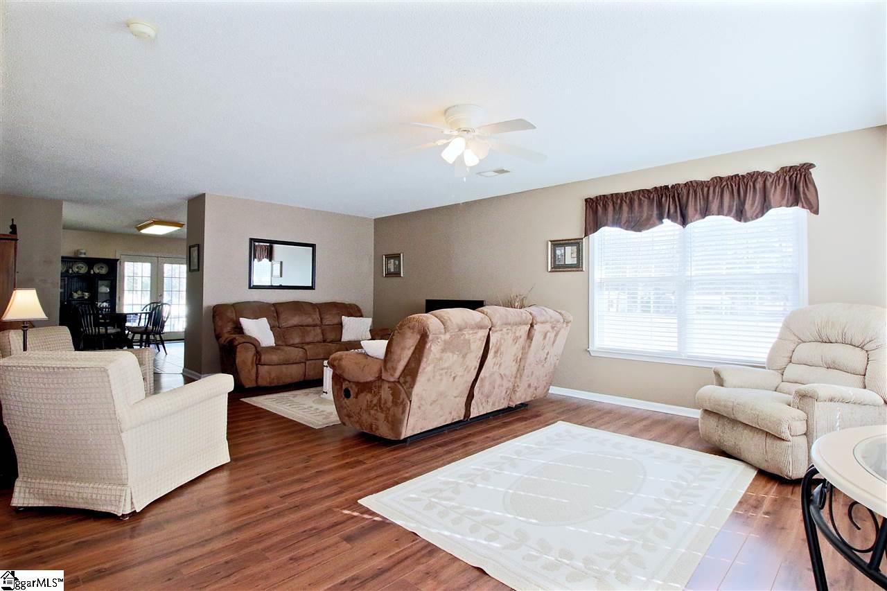 431 Broyles Point Road Townville, SC 29689 - Photo 3 of 25 Gallery Image 3